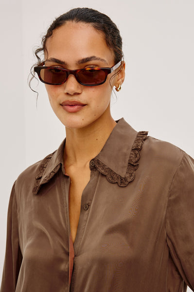 Beatrix Shirt in Cinnamon, close-up collar detail