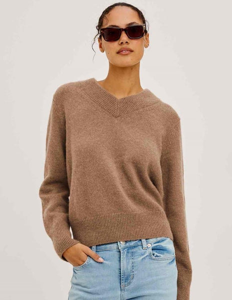 Lidya Sweater in heather camel, close up