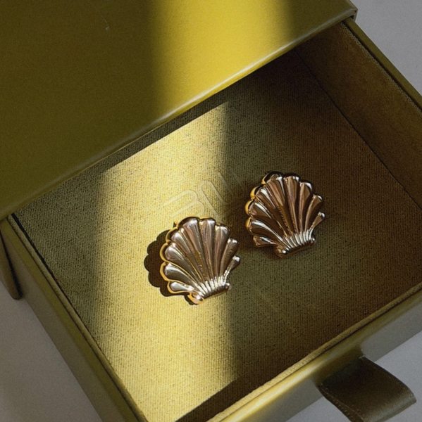 Rio Shell Statement Studs