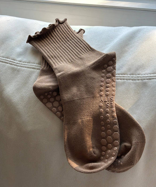 Everyday Mocha Ruffle Grip Sock
