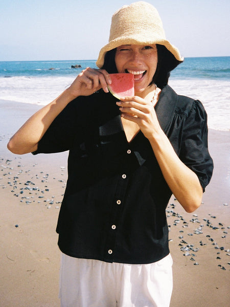 Lisa Says Gah Sam Top in black