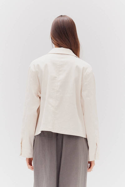 VIDA MOULIN cream twill cotton jacket, lightweight and pre-washed for softness. Easy fit.