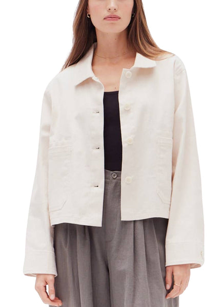 VIDA MOULIN cream twill cotton jacket with button front, collar, and two chest pockets. Lightweight and pre-washed.