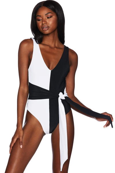 Samira One Piece - Black & White